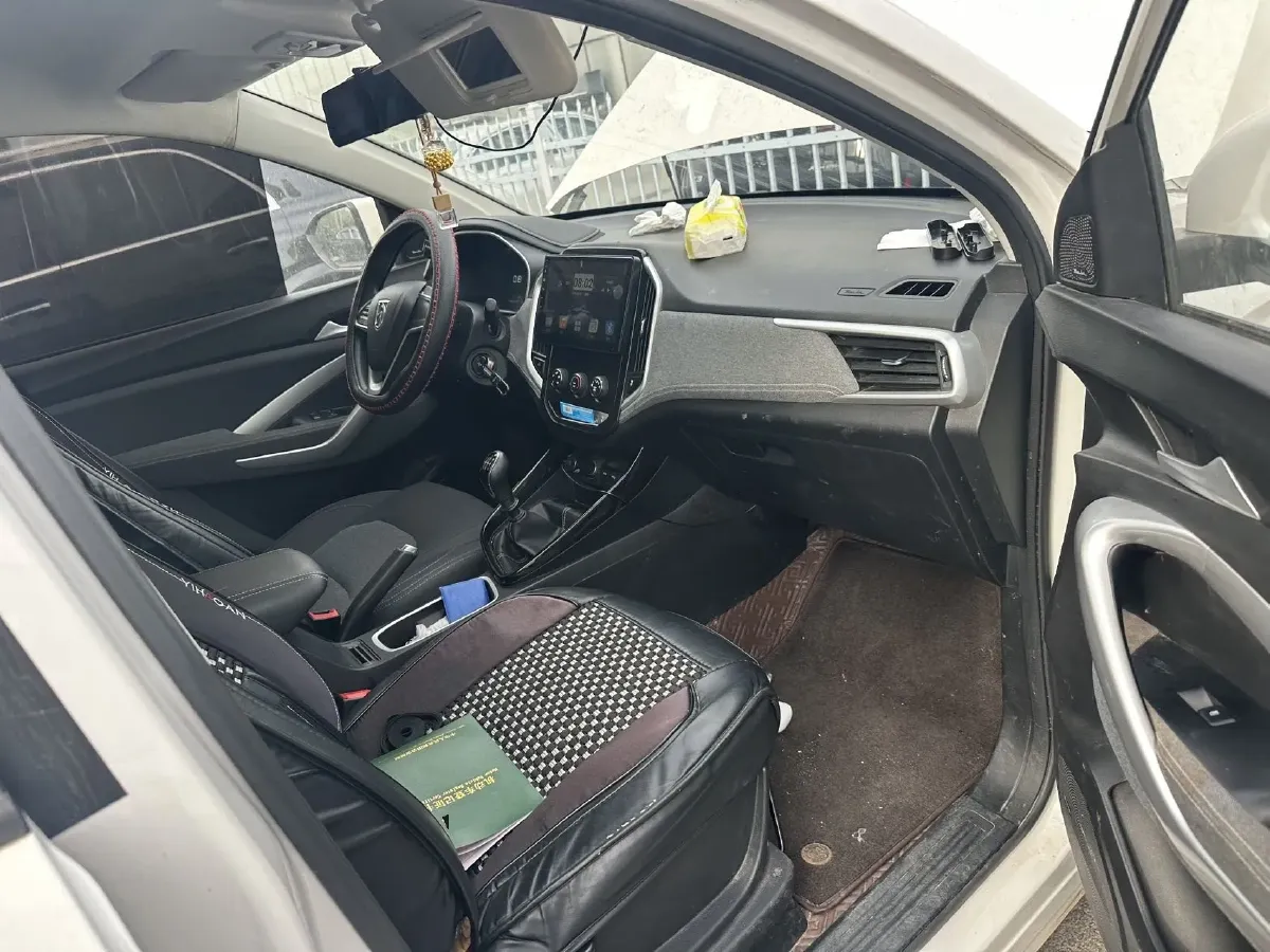 2020 BaoJun 530 1.5T 147HP L4 6MT,autocango,china used car exporter,china ev exporter,chinese used car exporter,chinese used ev exporter