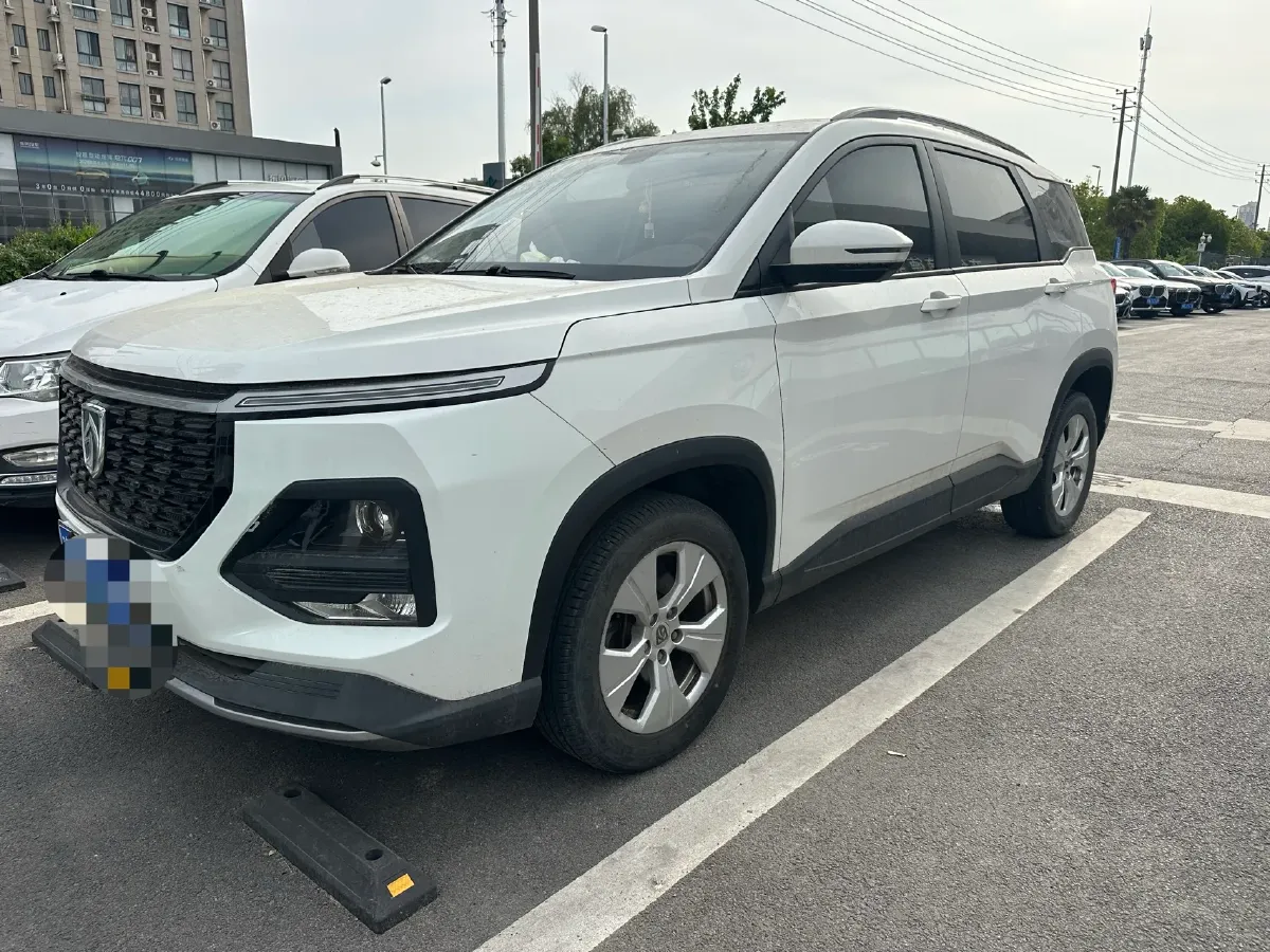 2020 BaoJun 530 1.5T 147HP L4 6MT,autocango,china used car exporter,china ev exporter,chinese used car exporter,chinese used ev exporter