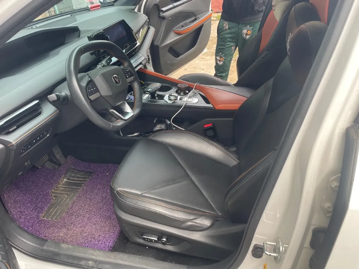 2023 ChangAn UNI-V iDD 1.5T 170HP L4 6TCT PHEV 18.4KWH,autocango,china used car exporter,china ev exporter,chinese used car exporter,chinese used ev exporter