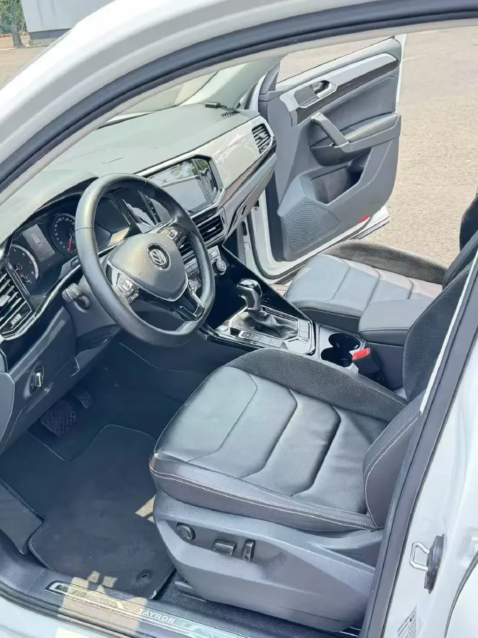 2019 Jeep Cherokee 2.0T 234HP L4 9AT,autocango,china used car exporter,china ev exporter,chinese used car exporter,chinese used ev exporter