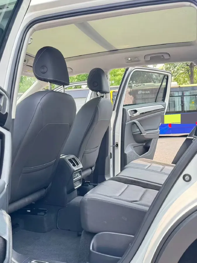 2019 Jeep Cherokee 2.0T 234HP L4 9AT,autocango,china used car exporter,china ev exporter,chinese used car exporter,chinese used ev exporter