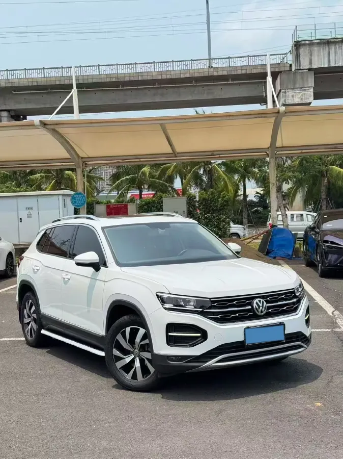 2019 Jeep Cherokee 2.0T 234HP L4 9AT,autocango,china used car exporter,china ev exporter,chinese used car exporter,chinese used ev exporter