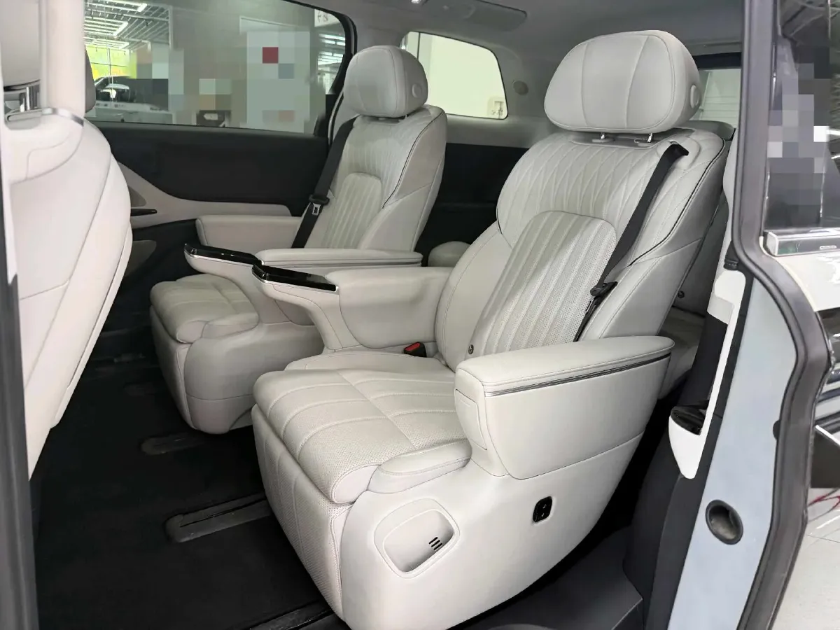 2025 Voyah Dream 1.5T 150HP L4 PHEV 41.7KWH,autocango,china used car exporter,china ev exporter,chinese used car exporter,chinese used ev exporter