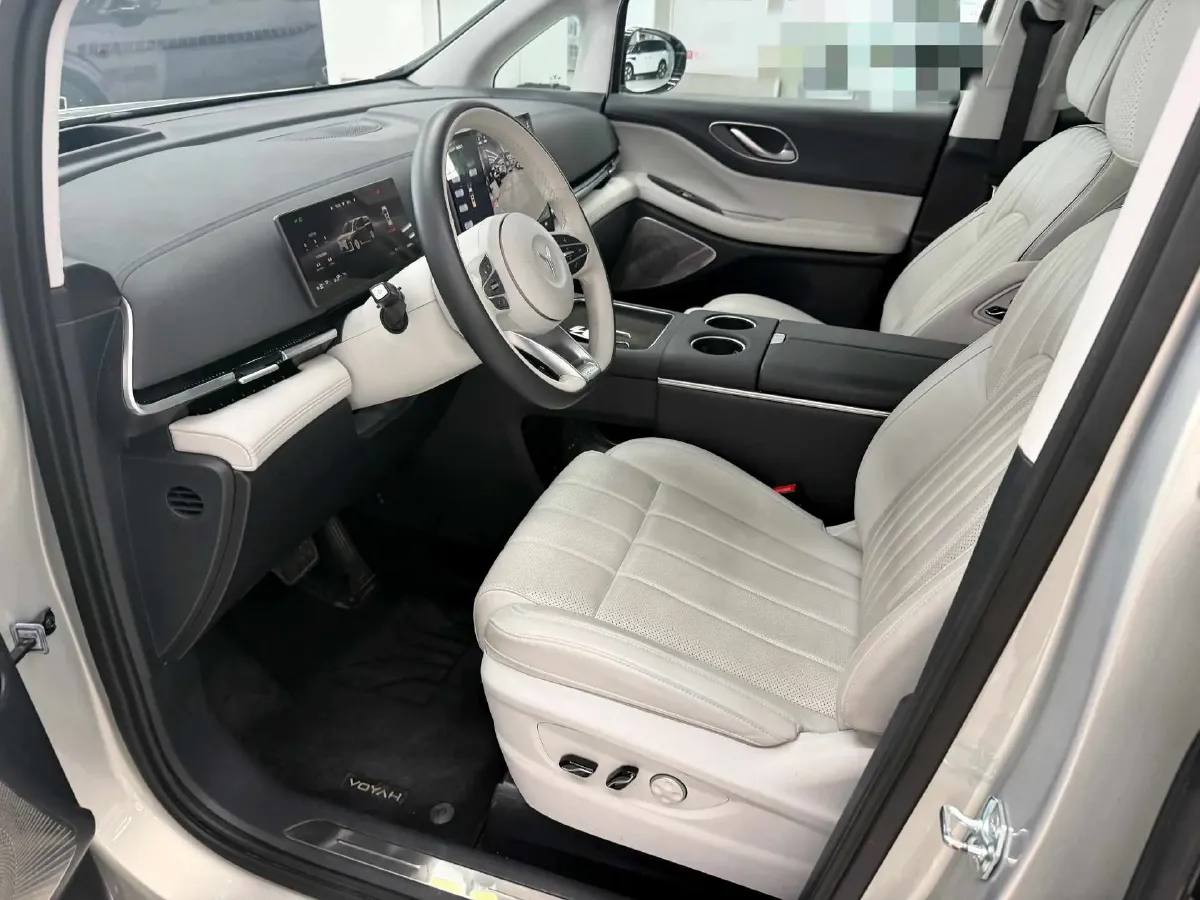 2025 Voyah Dream 1.5T 150HP L4 PHEV 41.7KWH,autocango,china used car exporter,china ev exporter,chinese used car exporter,chinese used ev exporter