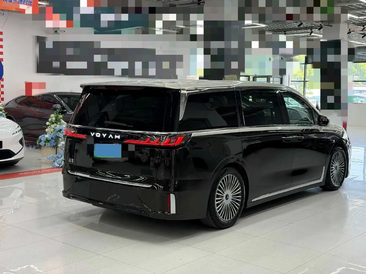 2025 Voyah Dream 1.5T 150HP L4 PHEV 41.7KWH,autocango,china used car exporter,china ev exporter,chinese used car exporter,chinese used ev exporter