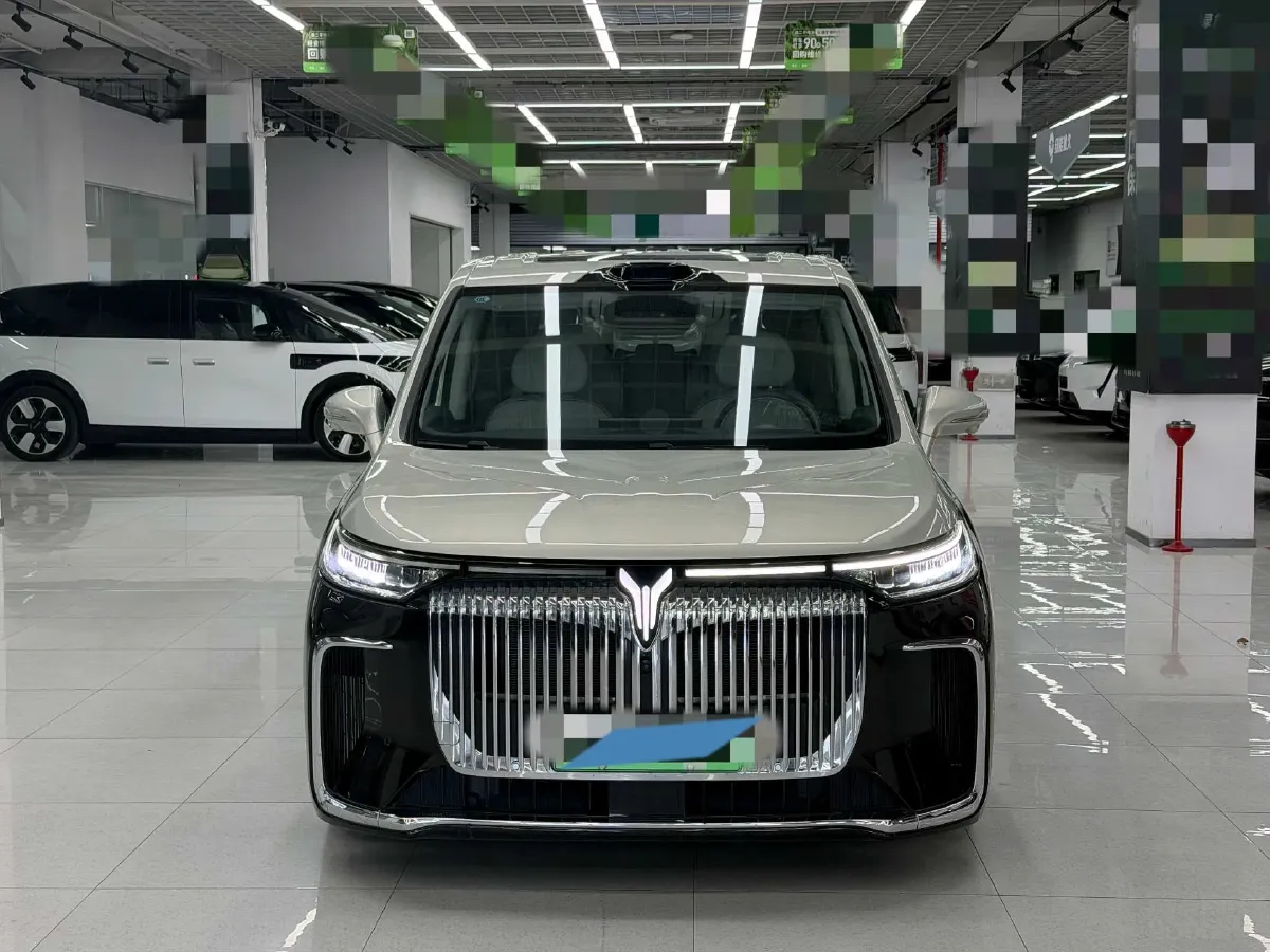 2025 Voyah Dream 1.5T 150HP L4 PHEV 41.7KWH,autocango,china used car exporter,china ev exporter,chinese used car exporter,chinese used ev exporter
