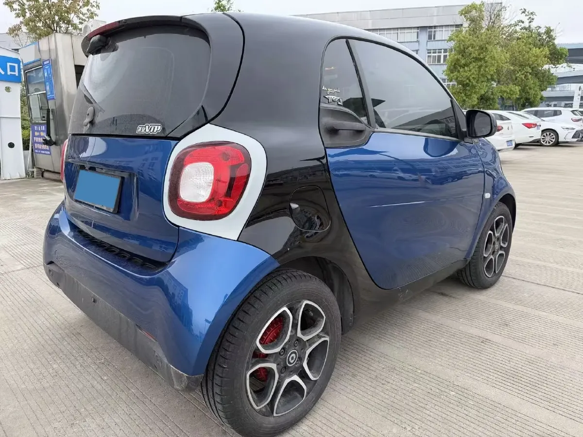2019 Smart smart fortwo 0.9T 90HP L3 6DCT,autocango,china used car exporter,china ev exporter,chinese used car exporter,chinese used ev exporter