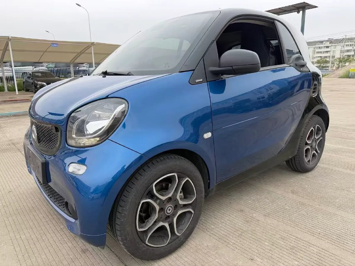2019 Smart smart fortwo 0.9T 90HP L3 6DCT,autocango,china used car exporter,china ev exporter,chinese used car exporter,chinese used ev exporter