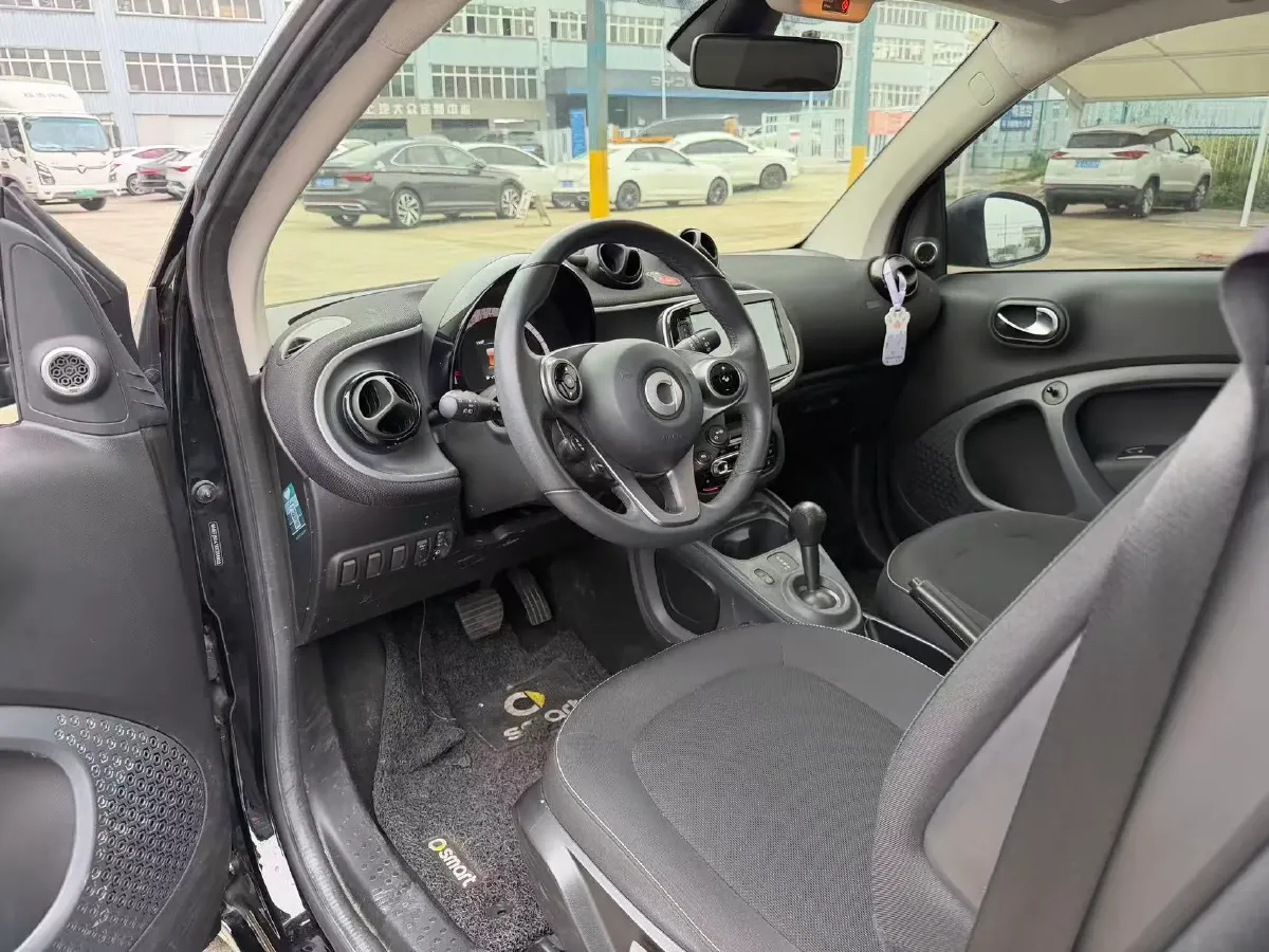 2019 Smart smart fortwo 0.9T 90HP L3 6DCT,autocango,china used car exporter,china ev exporter,chinese used car exporter,chinese used ev exporter