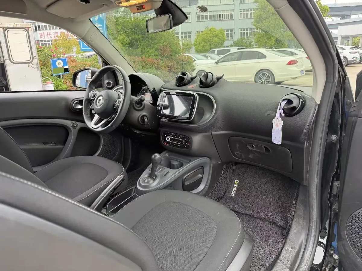 2019 Smart smart fortwo 0.9T 90HP L3 6DCT,autocango,china used car exporter,china ev exporter,chinese used car exporter,chinese used ev exporter