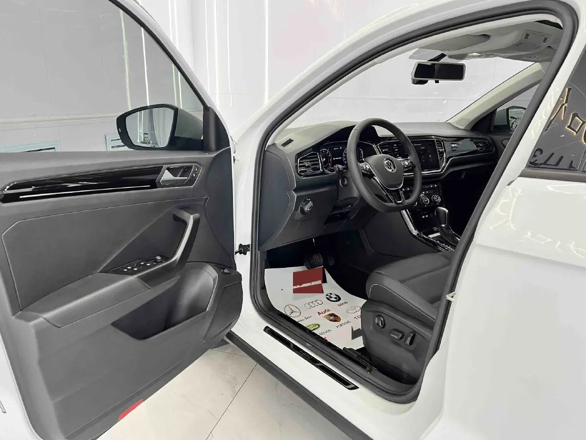 2022 Volkswagen T-Roc 1.4T 150HP L4 7DCT,autocango,china used car exporter,china ev exporter,chinese used car exporter,chinese used ev exporter