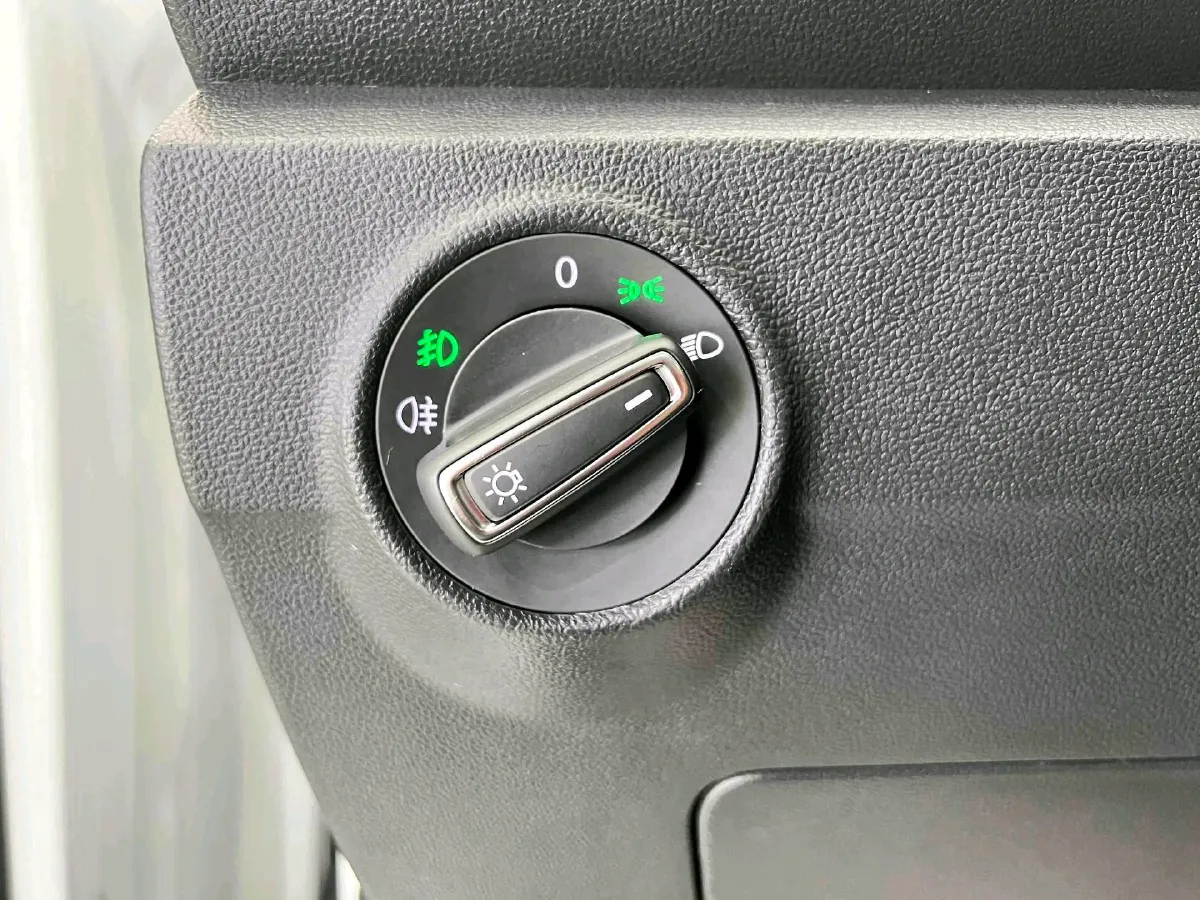 2022 Volkswagen T-Roc 1.4T 150HP L4 7DCT,autocango,china used car exporter,china ev exporter,chinese used car exporter,chinese used ev exporter