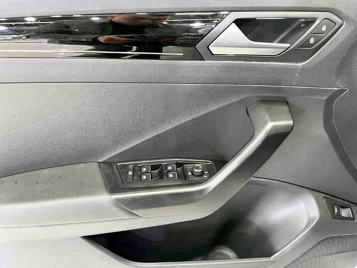 2022 Volkswagen T-Roc 1.4T 150HP L4 7DCT,autocango,china used car exporter,china ev exporter,chinese used car exporter,chinese used ev exporter