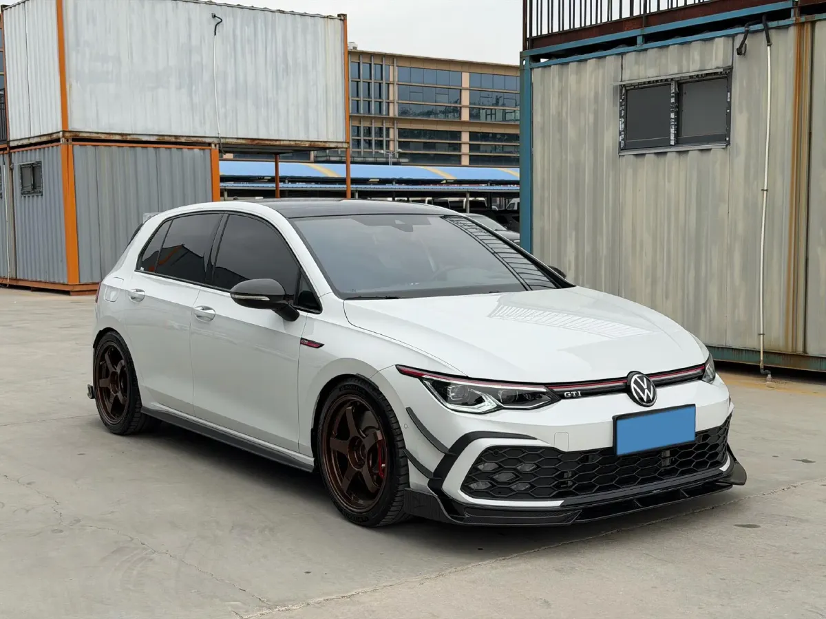 2021 Volkswagen GolfGTI 2.0T 220HP L4 7DCT,autocango,china used car exporter,china ev exporter,chinese used car exporter,chinese used ev exporter