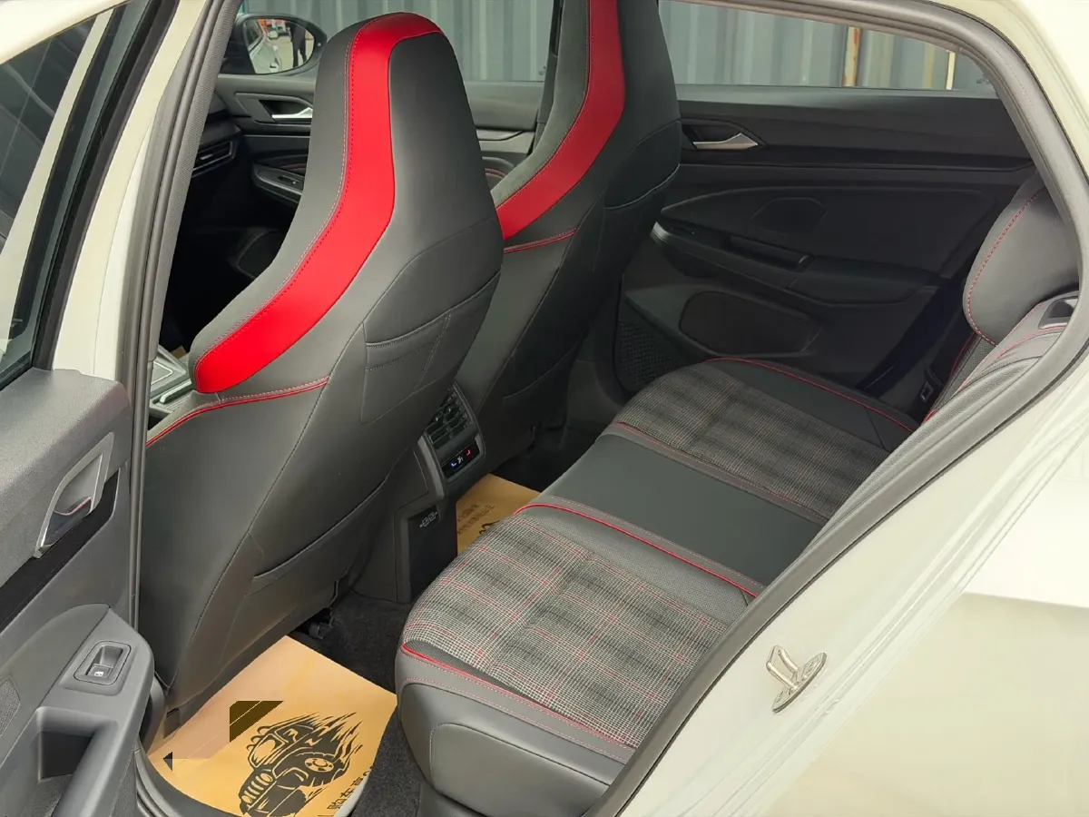 2021 Volkswagen GolfGTI 2.0T 220HP L4 7DCT,autocango,china used car exporter,china ev exporter,chinese used car exporter,chinese used ev exporter