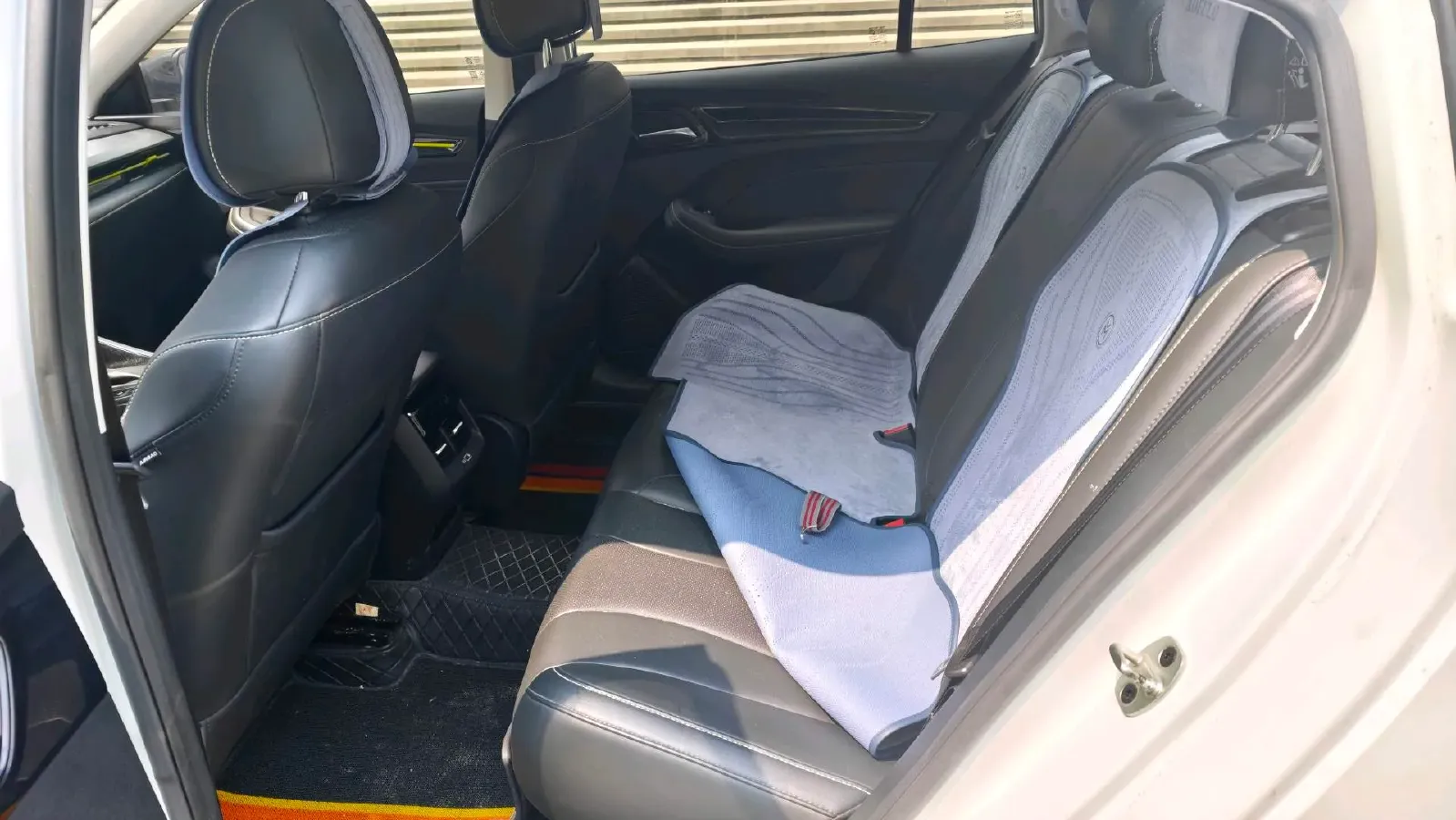 2021 Roewe i5 1.5L 120HP L4 CVT,autocango,china used car exporter,china ev exporter,chinese used car exporter,chinese used ev exporter