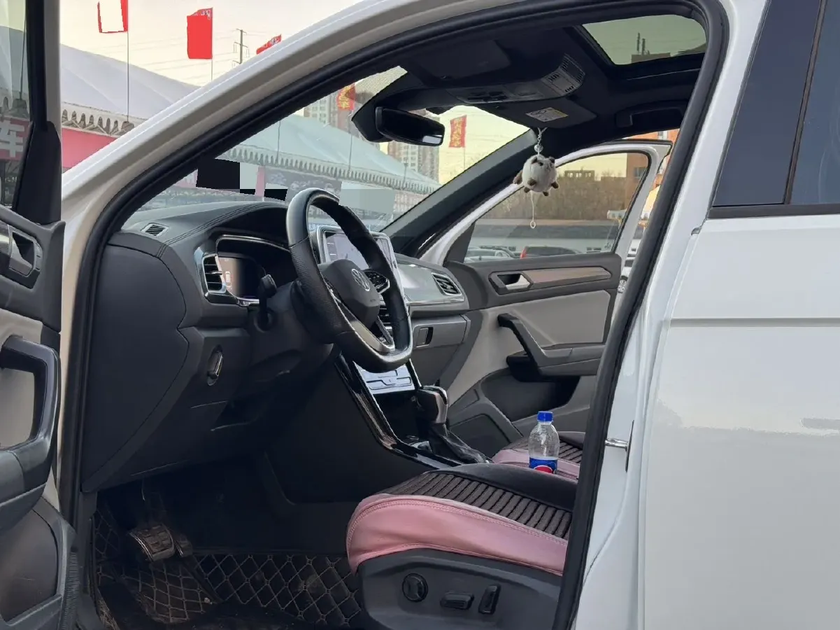 2023 Volkswagen T-Roc 1.5T 160HP L4 7DCT,autocango,china used car exporter,china ev exporter,chinese used car exporter,chinese used ev exporter