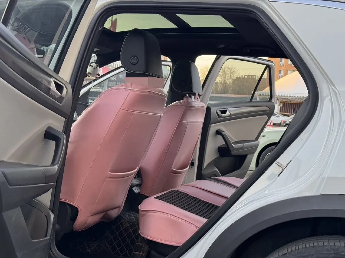 2023 Volkswagen T-Roc 1.5T 160HP L4 7DCT,autocango,china used car exporter,china ev exporter,chinese used car exporter,chinese used ev exporter