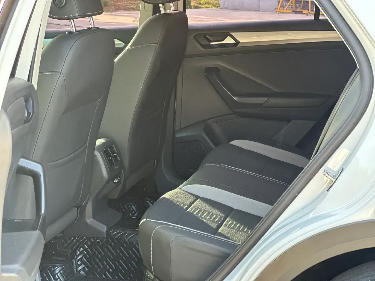 2021 Volkswagen T-Roc 1.4T 150HP L4 7DCT,autocango,china used car exporter,china ev exporter,chinese used car exporter,chinese used ev exporter