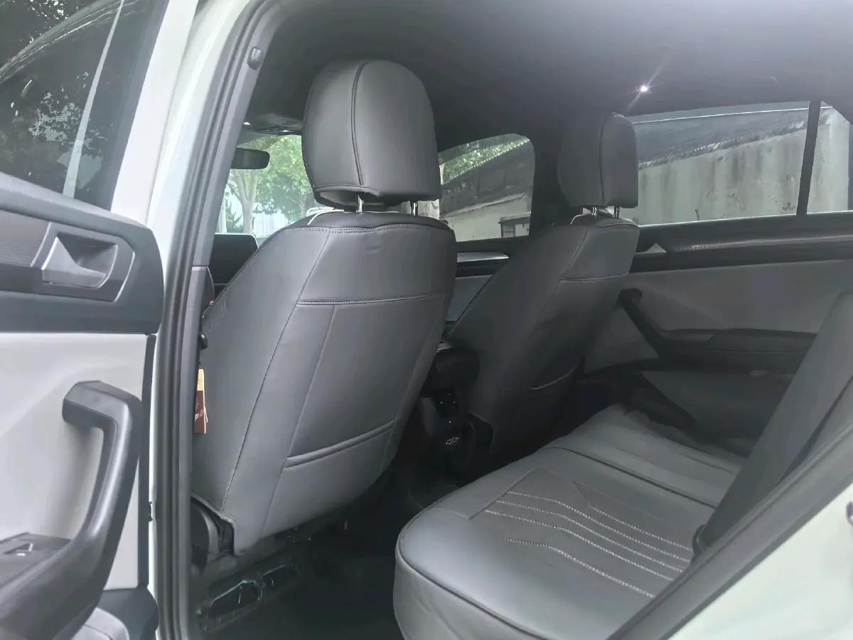 2025 Volkswagen T-Roc 1.5T 160HP L4 7DCT,autocango,china used car exporter,china ev exporter,chinese used car exporter,chinese used ev exporter