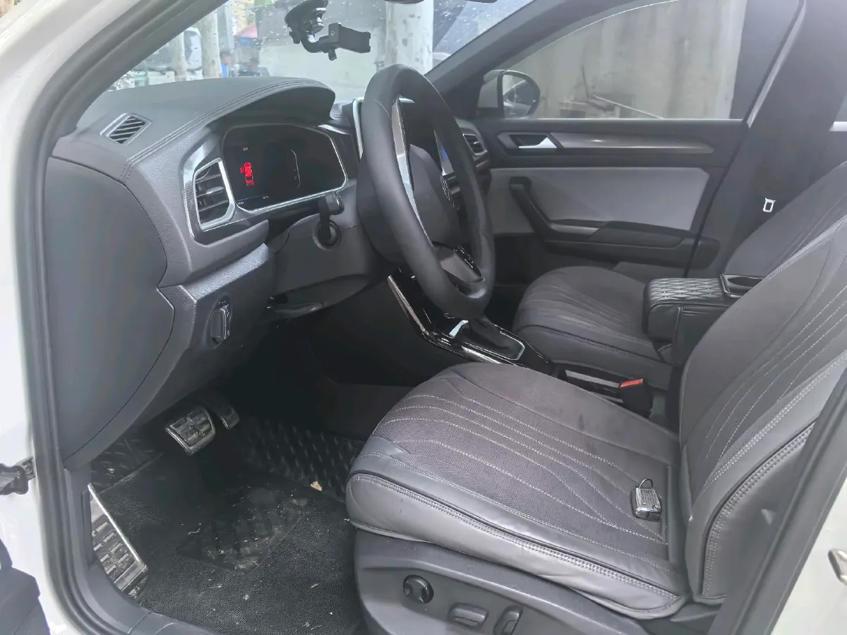 2025 Volkswagen T-Roc 1.5T 160HP L4 7DCT,autocango,china used car exporter,china ev exporter,chinese used car exporter,chinese used ev exporter
