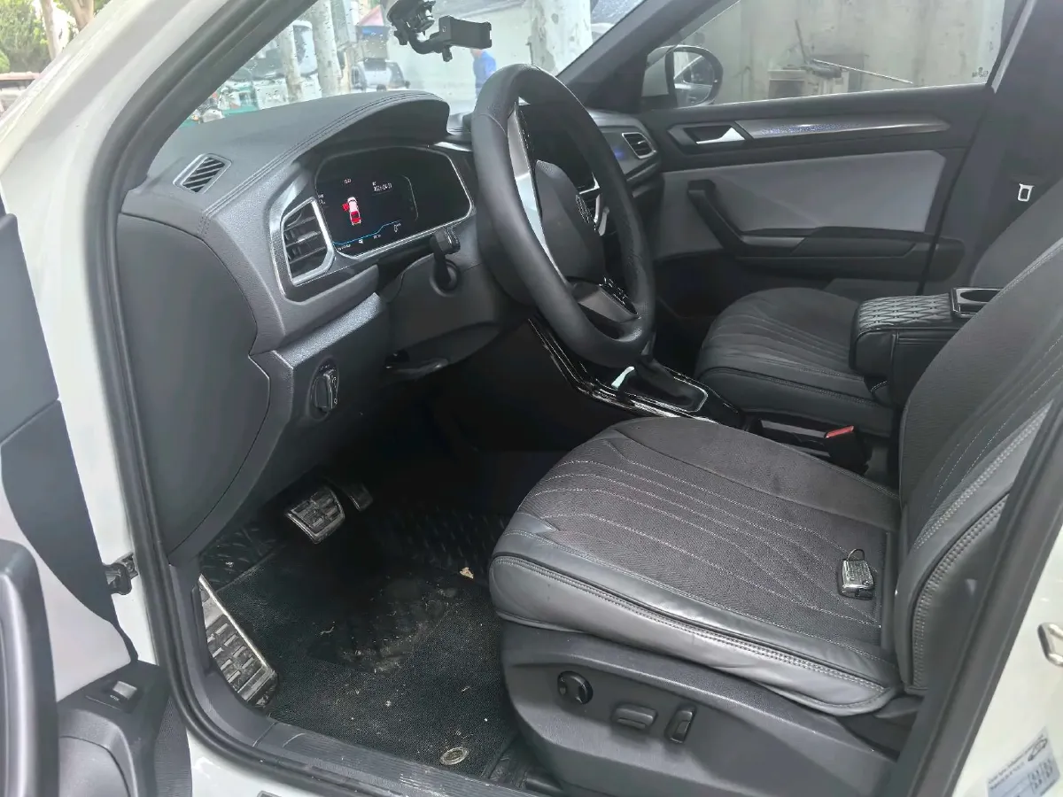 2025 Volkswagen T-Roc 1.5T 160HP L4 7DCT,autocango,china used car exporter,china ev exporter,chinese used car exporter,chinese used ev exporter