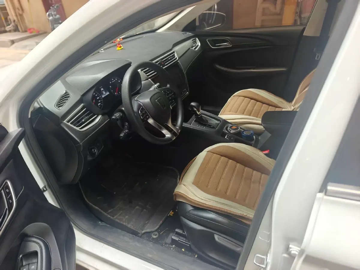 2019 Roewe i5 1.5L 120HP L4 5MT,autocango,china used car exporter,china ev exporter,chinese used car exporter,chinese used ev exporter