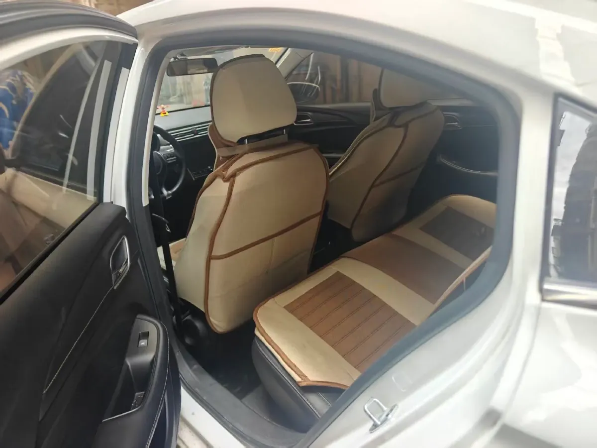 2019 Roewe i5 1.5L 120HP L4 5MT,autocango,china used car exporter,china ev exporter,chinese used car exporter,chinese used ev exporter