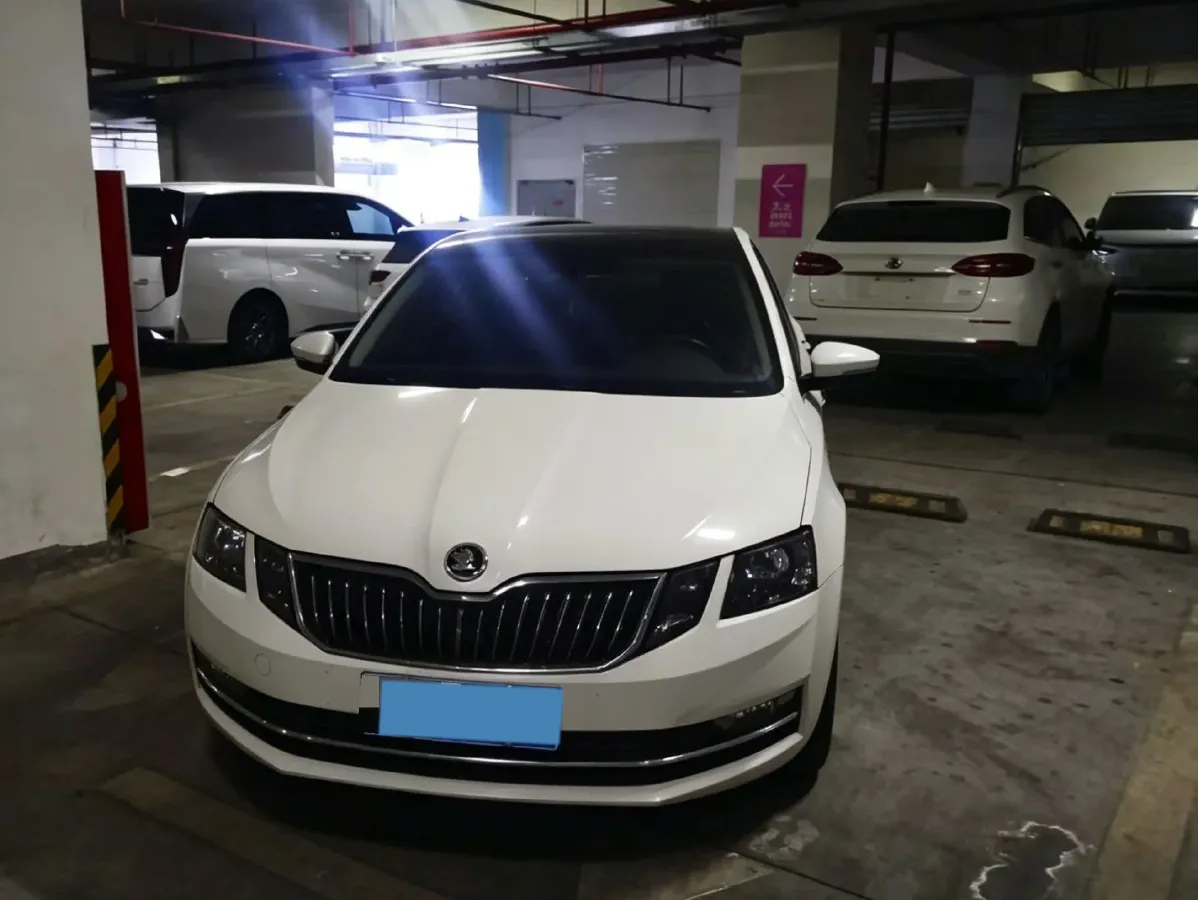 2018 Skoda Octavia 1.2T 116HP L4 7DCT,autocango,china used car exporter,china ev exporter,chinese used car exporter,chinese used ev exporter