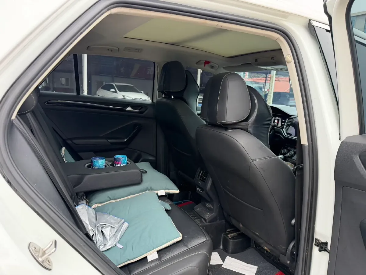 2021 Volkswagen T-Roc 1.4T 150HP L4 7DCT,autocango,china used car exporter,china ev exporter,chinese used car exporter,chinese used ev exporter