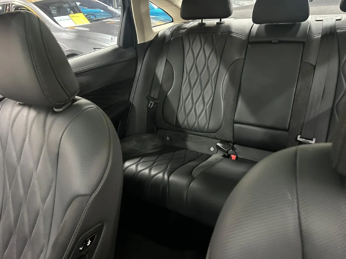 2023 Roewe D7 1.5L 112HP L4 1DHT PHEV 21.4KWH,autocango,china used car exporter,china ev exporter,chinese used car exporter,chinese used ev exporter