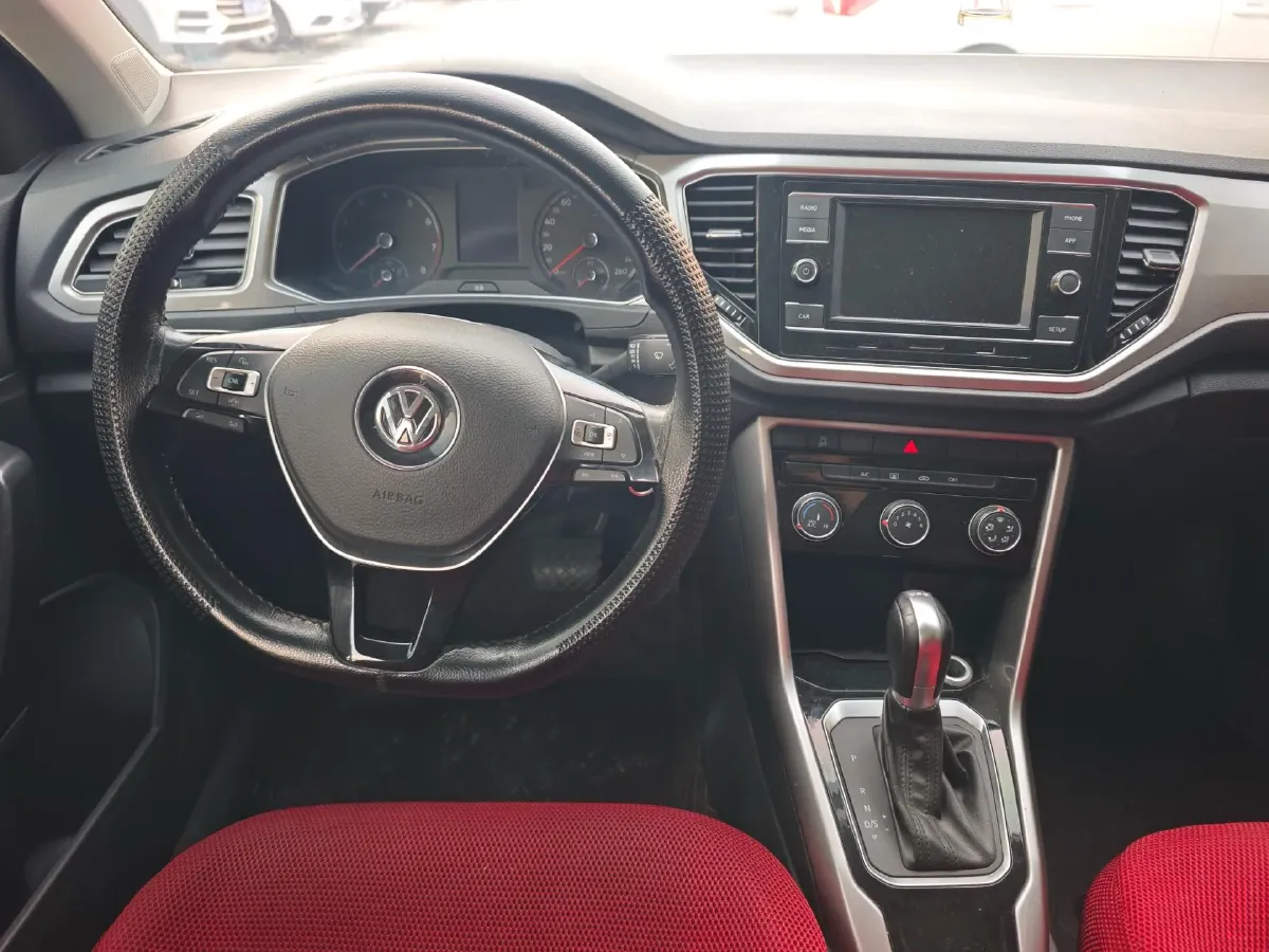 2019 Volkswagen T-Roc 1.4T 131HP L4 7DCT,autocango,china used car exporter,china ev exporter,chinese used car exporter,chinese used ev exporter