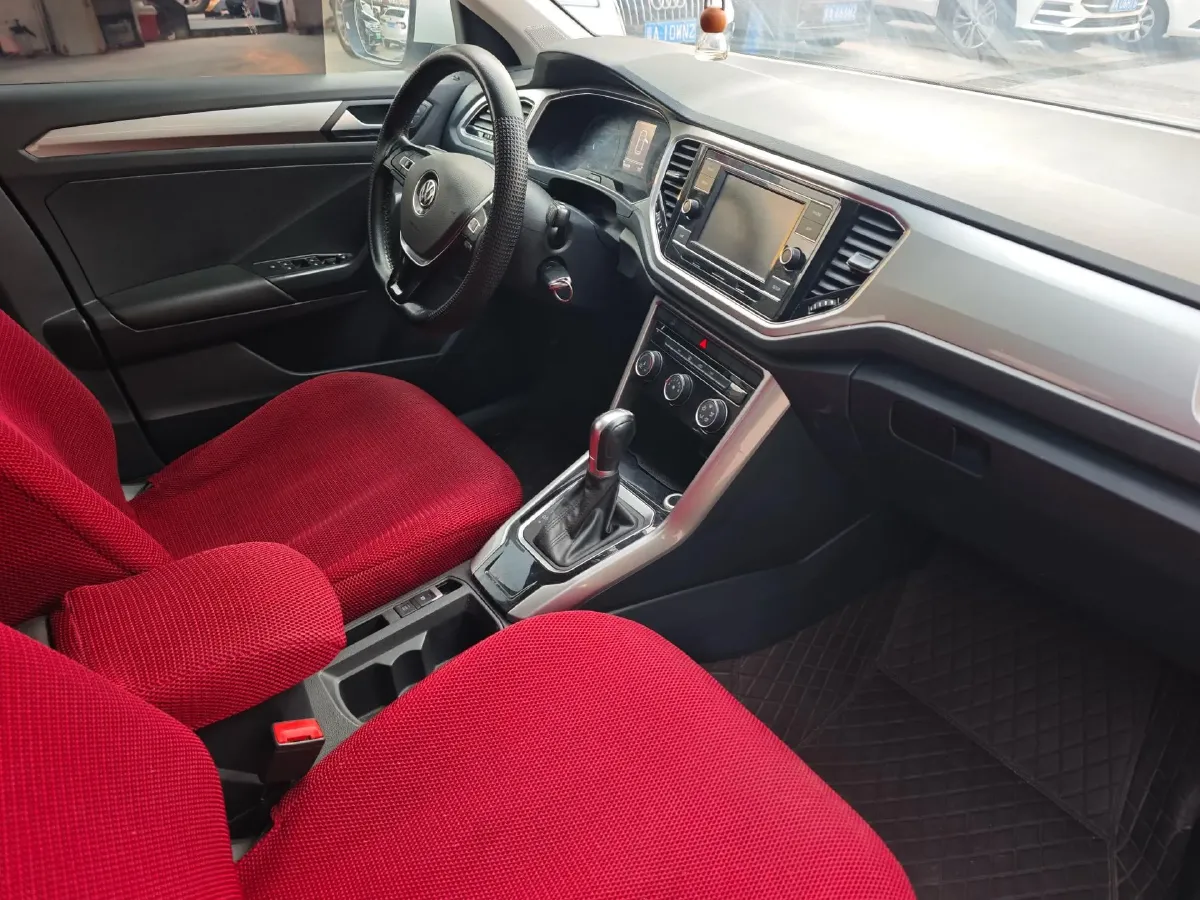 2019 Volkswagen T-Roc 1.4T 131HP L4 7DCT,autocango,china used car exporter,china ev exporter,chinese used car exporter,chinese used ev exporter