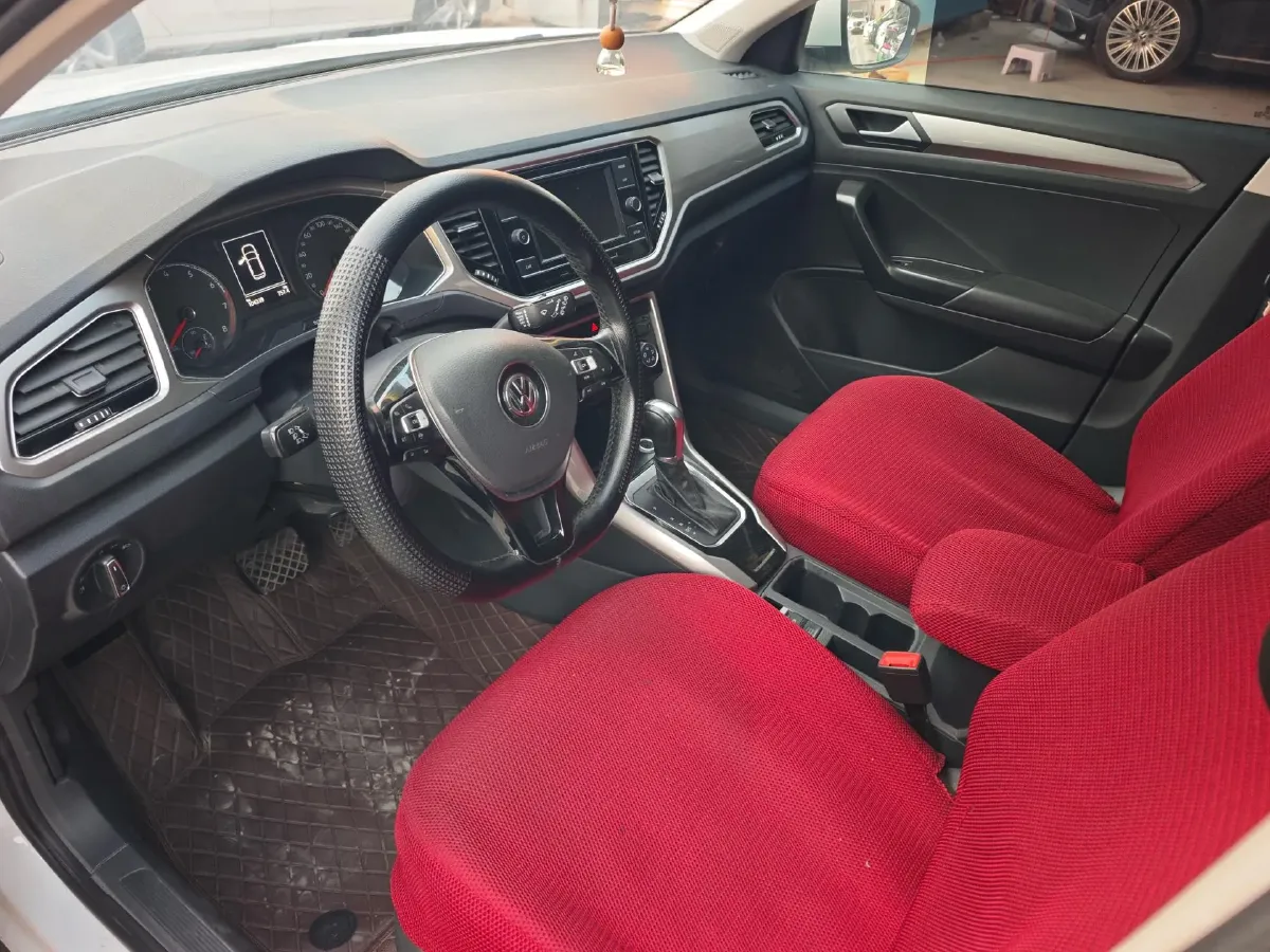 2019 Volkswagen T-Roc 1.4T 131HP L4 7DCT,autocango,china used car exporter,china ev exporter,chinese used car exporter,chinese used ev exporter