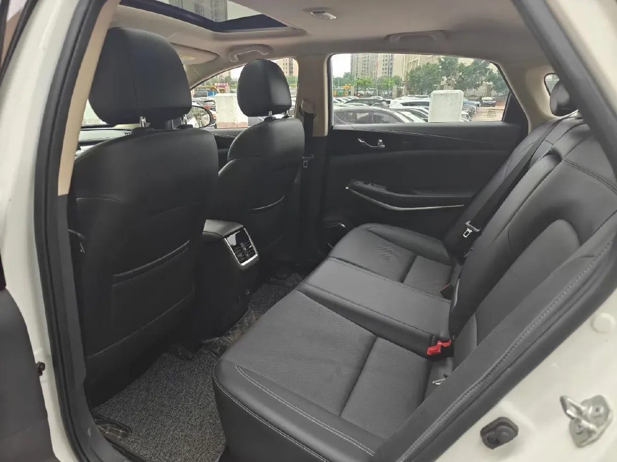 2020 ChangAn Raeton CC 1.5T 156HP L4 6AT,autocango,china used car exporter,china ev exporter,chinese used car exporter,chinese used ev exporter