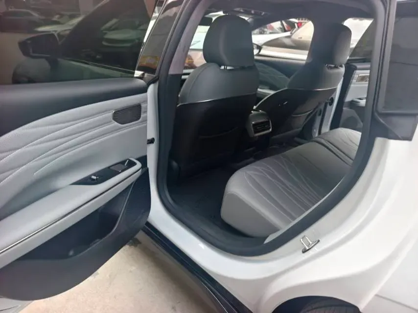 2025 Geely Galaxy E8 BEV 76KWH,autocango,china used car exporter,china ev exporter,chinese used car exporter,chinese used ev exporter