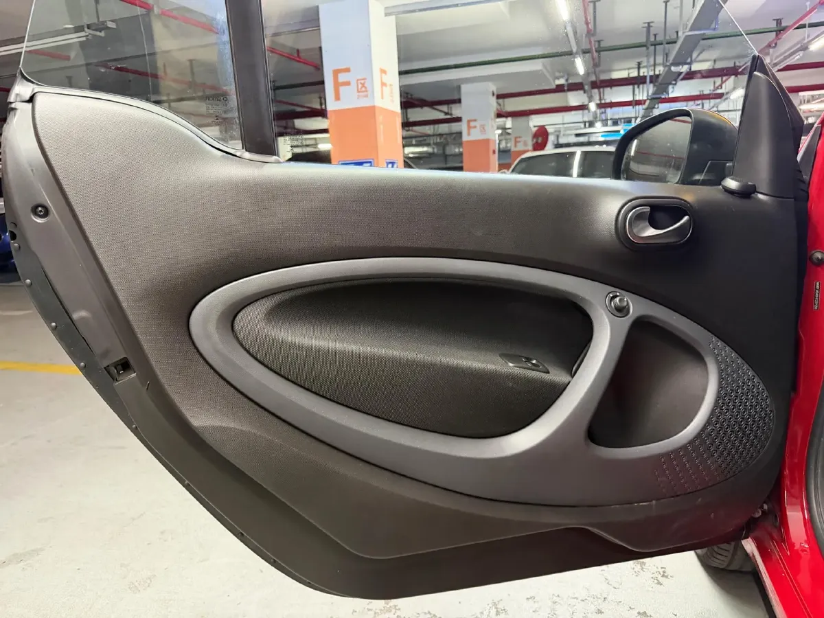 2017 Smart smart fortwo 1.0L 71HP L3 6DCT,autocango,china used car exporter,china ev exporter,chinese used car exporter,chinese used ev exporter