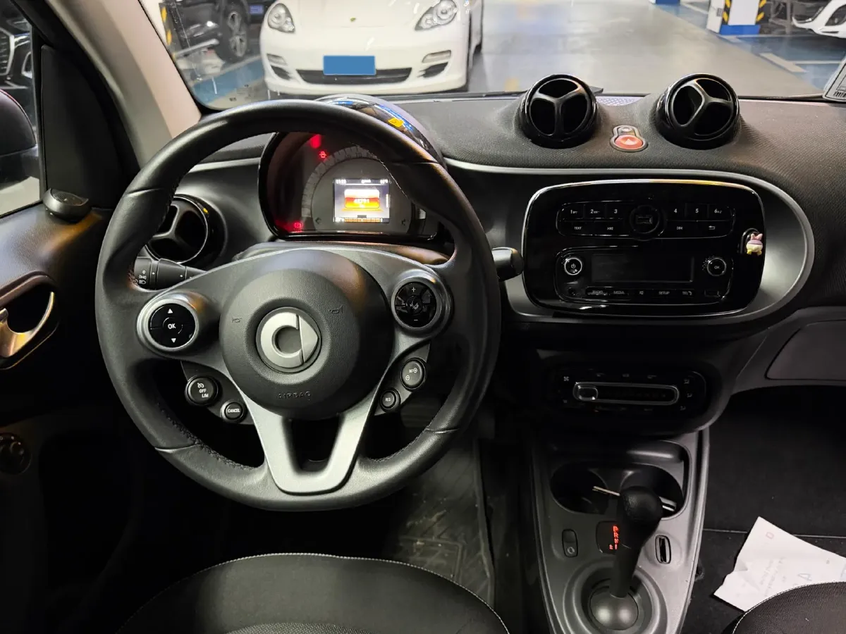 2017 Smart smart fortwo 1.0L 71HP L3 6DCT,autocango,china used car exporter,china ev exporter,chinese used car exporter,chinese used ev exporter
