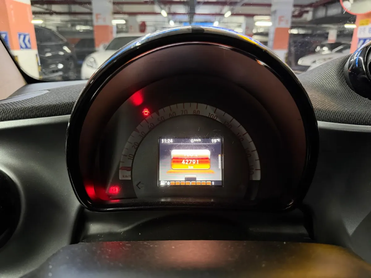 2017 Smart smart fortwo 1.0L 71HP L3 6DCT,autocango,china used car exporter,china ev exporter,chinese used car exporter,chinese used ev exporter