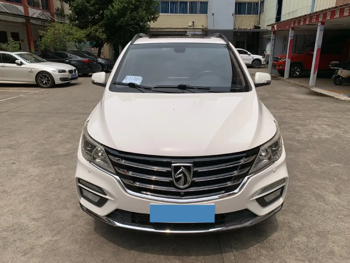 2017 BaoJun 560 1.5T 150HP L4 6DCT,autocango,china used car exporter,china ev exporter,chinese used car exporter,chinese used ev exporter