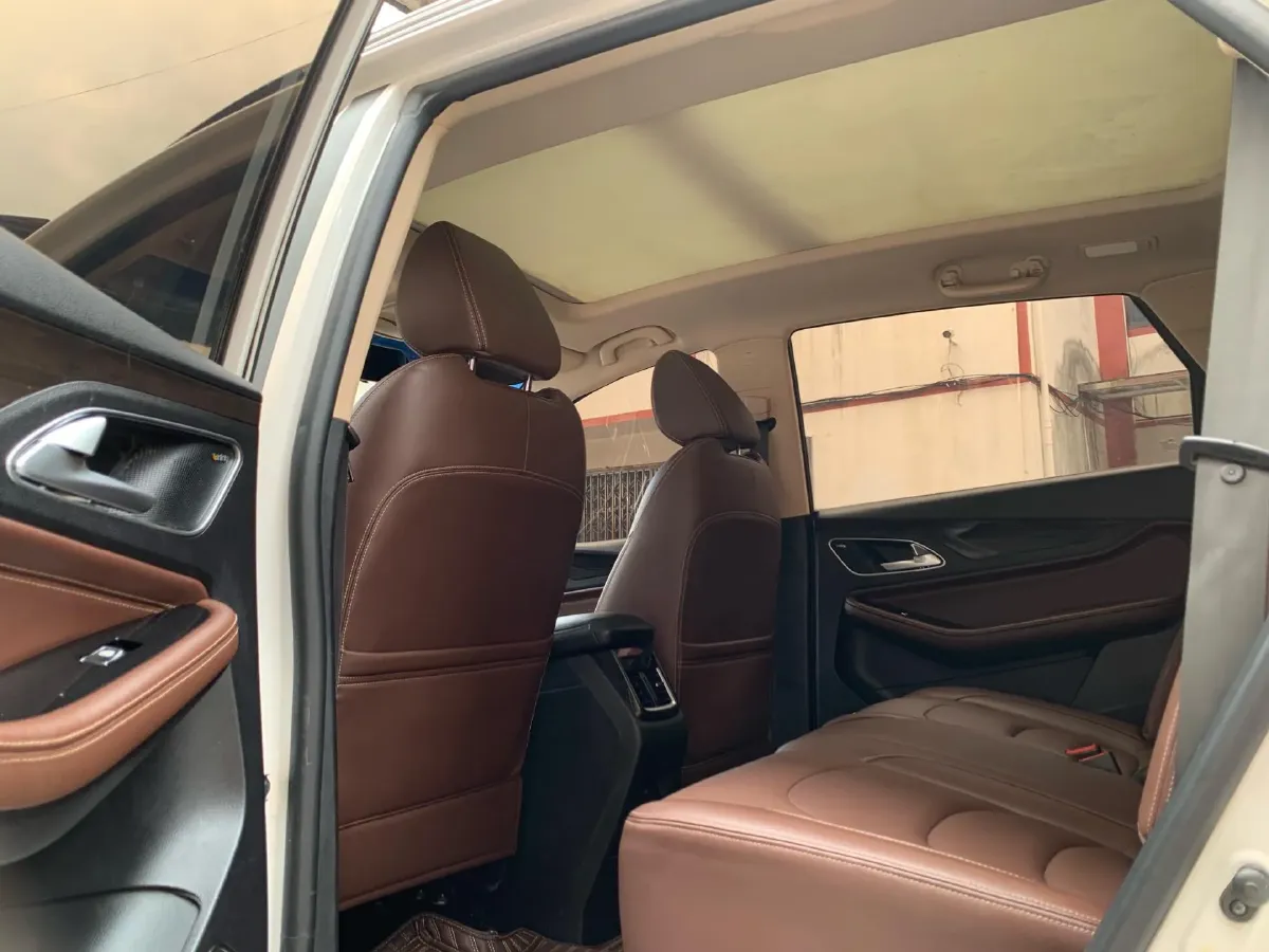 2017 BaoJun 560 1.5T 150HP L4 6DCT,autocango,china used car exporter,china ev exporter,chinese used car exporter,chinese used ev exporter