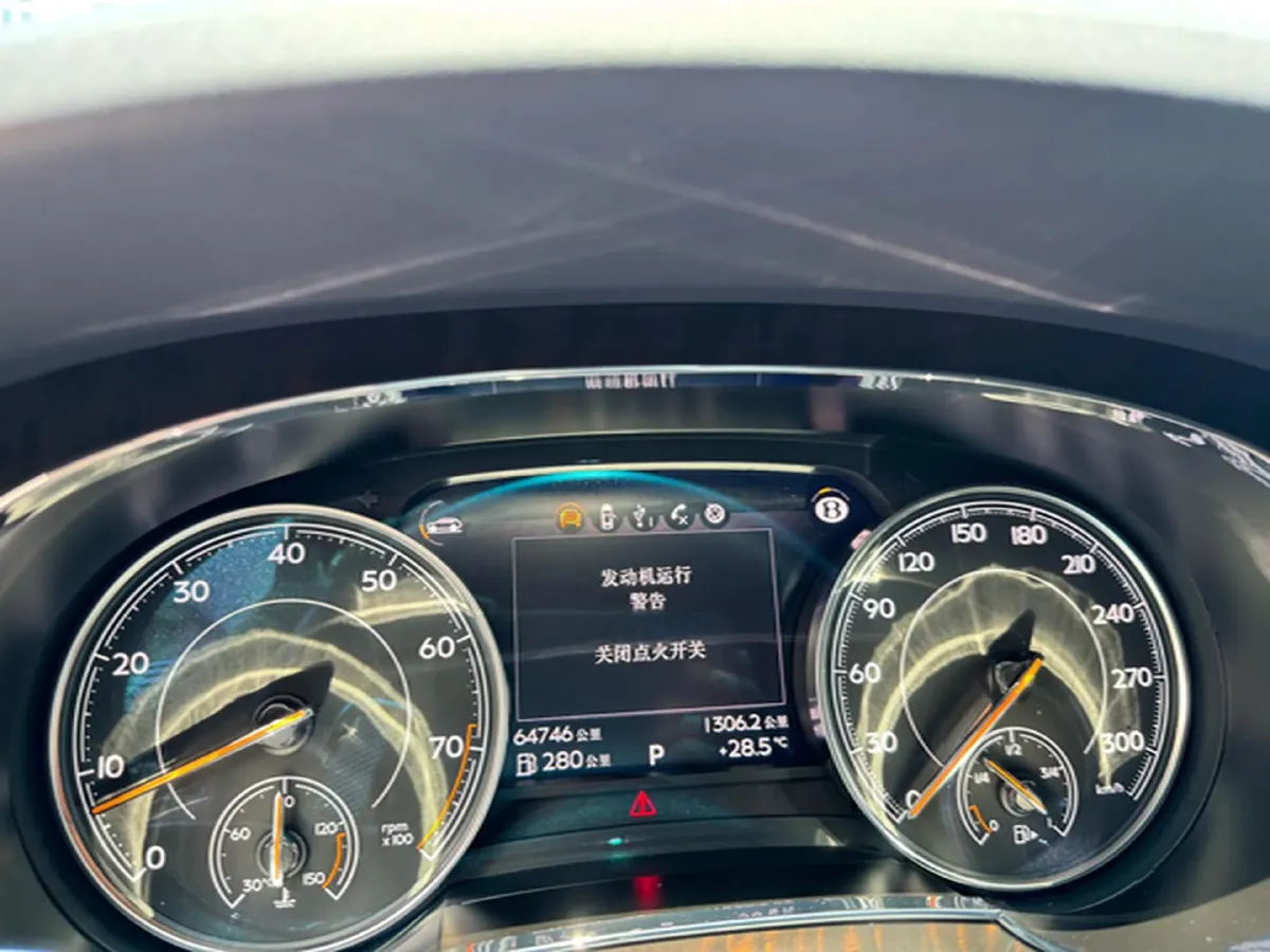 2018 Bentley Bentayga 4.0T 550HP V8 8AT,autocango,china used car exporter,china ev exporter,chinese used car exporter,chinese used ev exporter