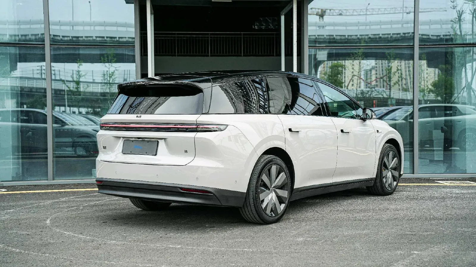 2025 Li i8 BEV,autocango,china used car exporter,china ev exporter,chinese used car exporter,chinese used ev exporter