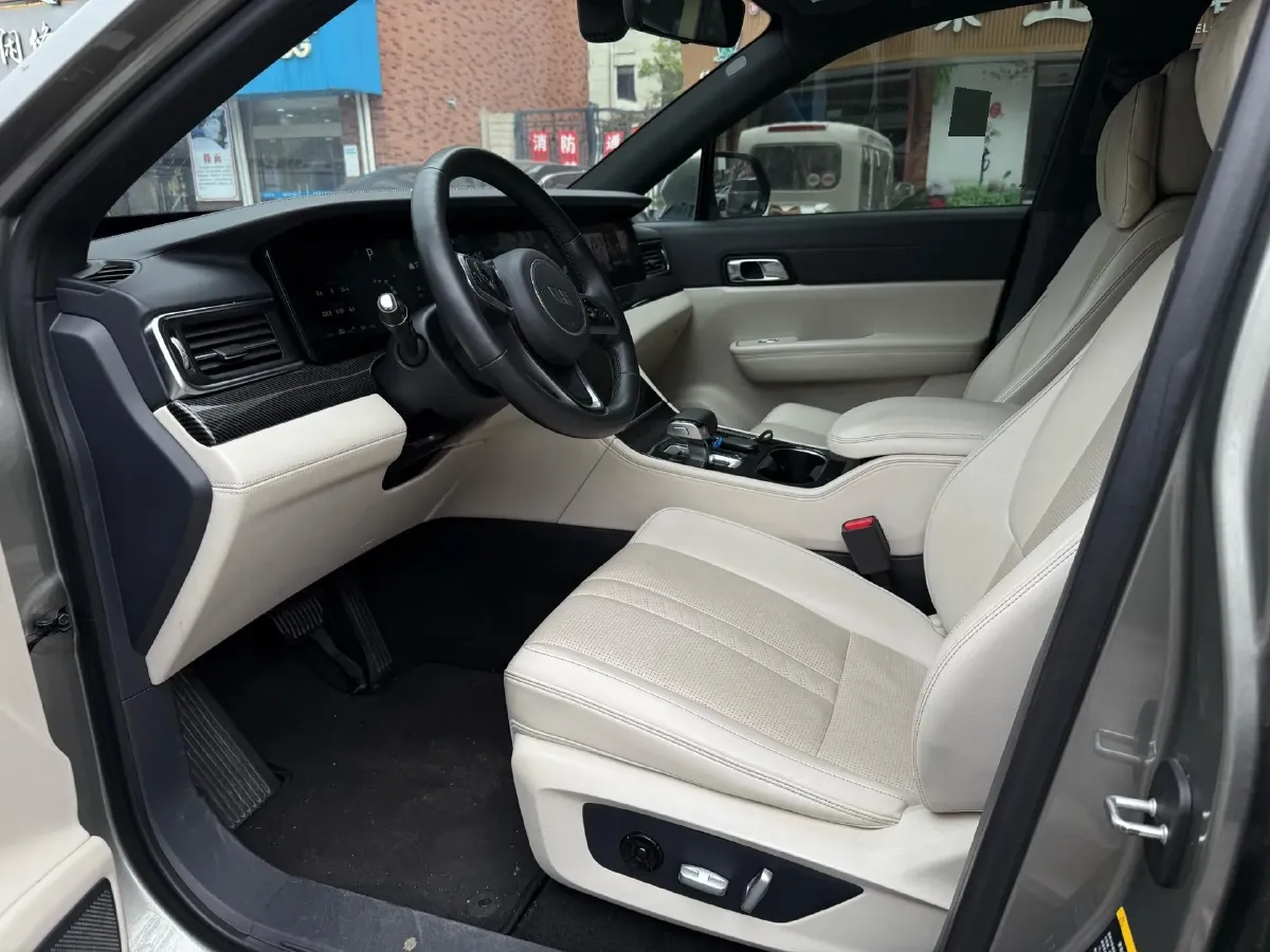 2020 Li ONE Range Extended 131HP REEV 40.5KWH,autocango,china used car exporter,china ev exporter,chinese used car exporter,chinese used ev exporter