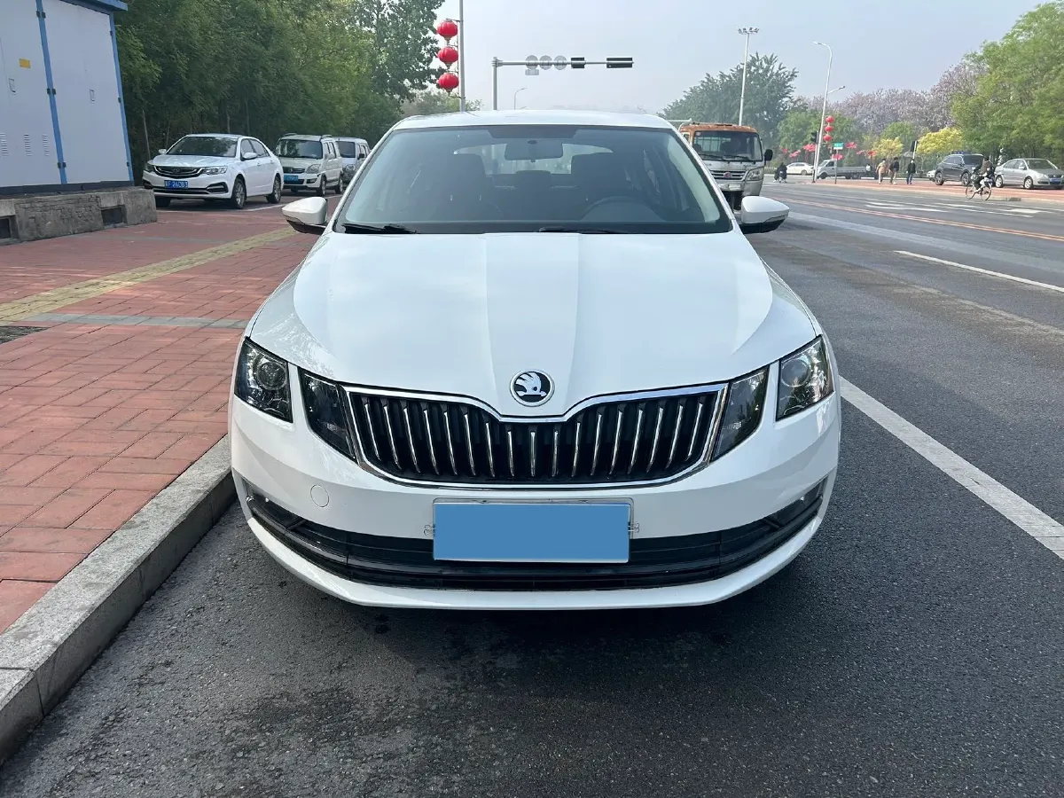 2021 Skoda Octavia 1.5L 113HP L4 6AT,autocango,china used car exporter,china ev exporter,chinese used car exporter,chinese used ev exporter