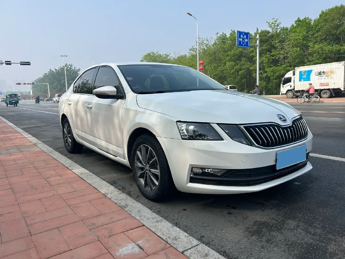 2021 Skoda Octavia 1.5L 113HP L4 6AT,autocango,china used car exporter,china ev exporter,chinese used car exporter,chinese used ev exporter