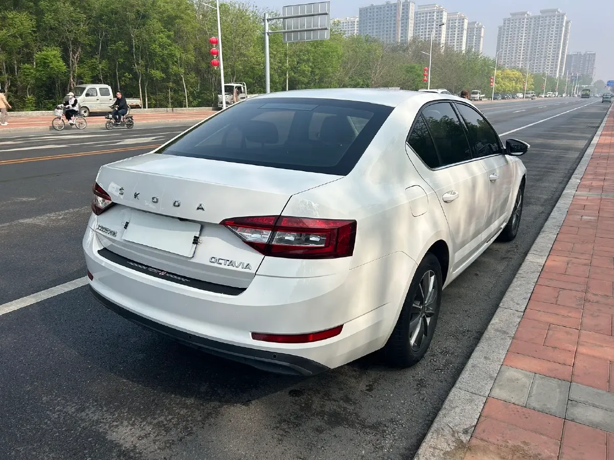 2021 Skoda Octavia 1.5L 113HP L4 6AT,autocango,china used car exporter,china ev exporter,chinese used car exporter,chinese used ev exporter