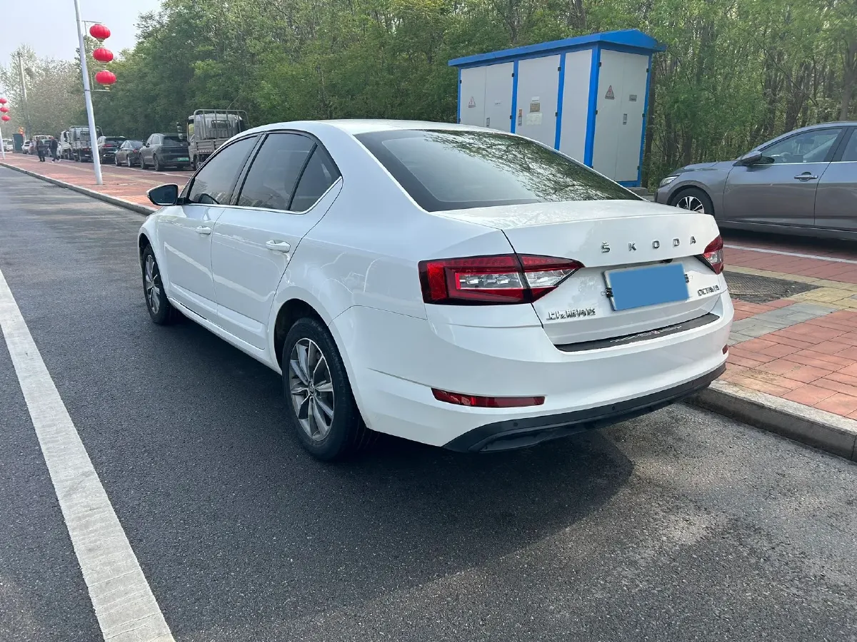 2021 Skoda Octavia 1.5L 113HP L4 6AT,autocango,china used car exporter,china ev exporter,chinese used car exporter,chinese used ev exporter