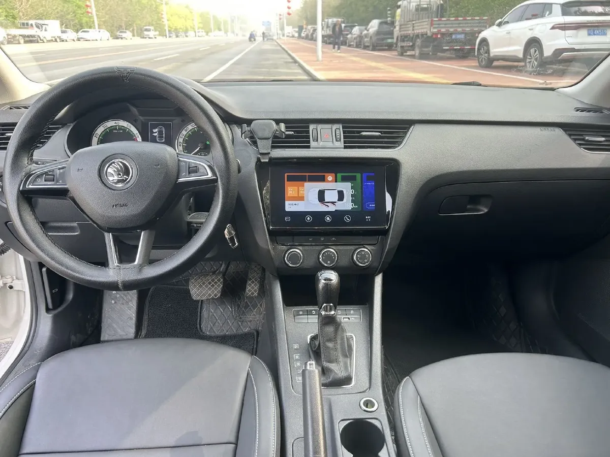 2021 Skoda Octavia 1.5L 113HP L4 6AT,autocango,china used car exporter,china ev exporter,chinese used car exporter,chinese used ev exporter