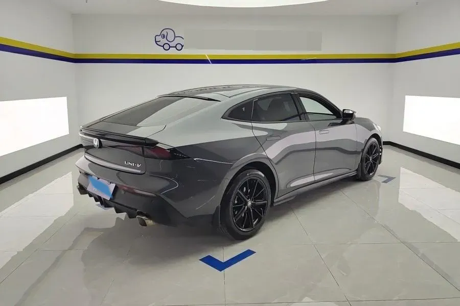 2023 ChangAn UNI-V 1.5T 188HP L4 7DCT,autocango,china used car exporter,china ev exporter,chinese used car exporter,chinese used ev exporter